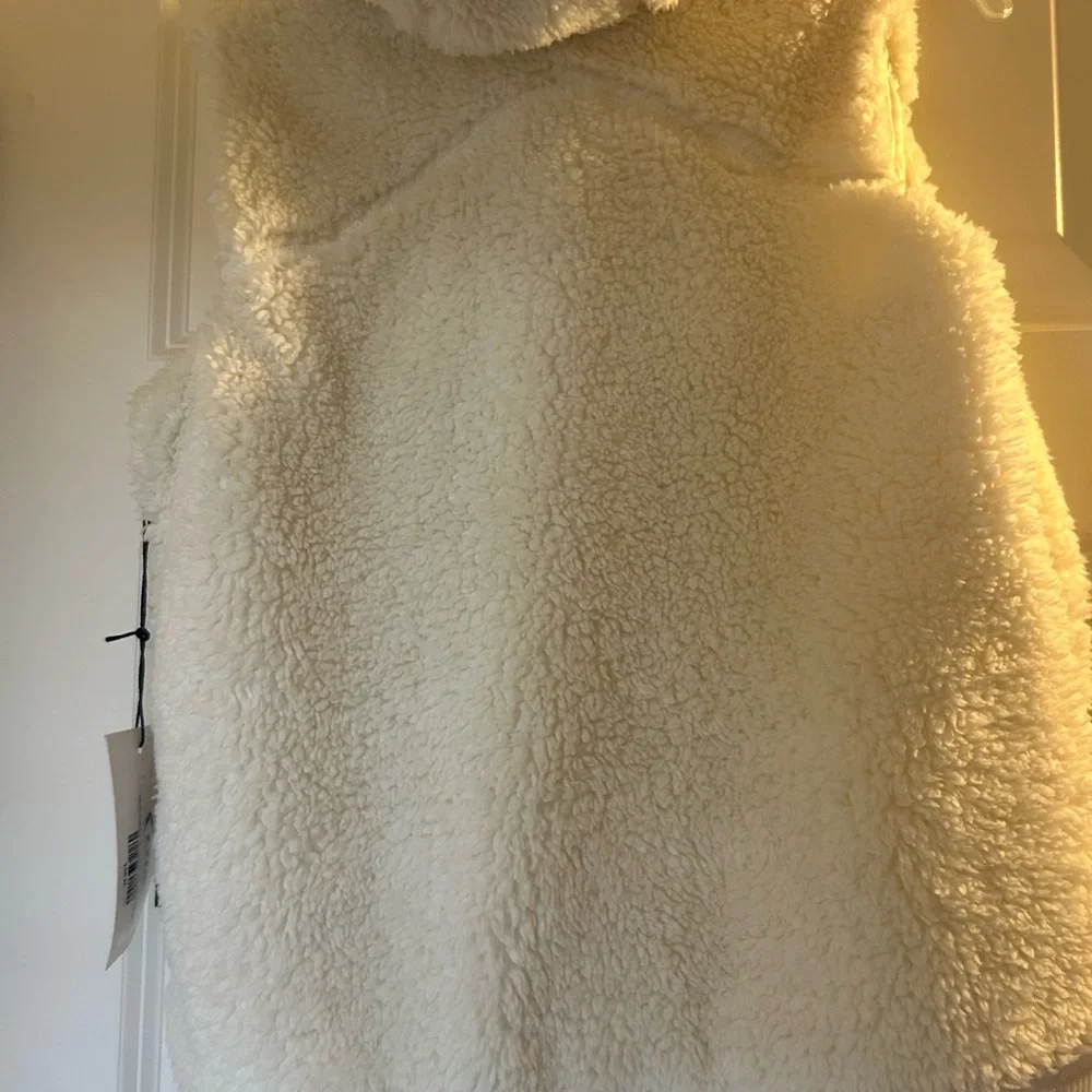 Zyia Cozy White Sherpa Kids Vest NWT - Picture 6 of 7